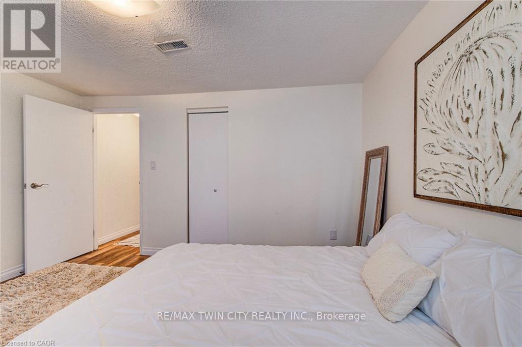 15 - 164 Jansen Avenue, Kitchener, Ontario  N2A 2L7 - Photo 23 - X12688644