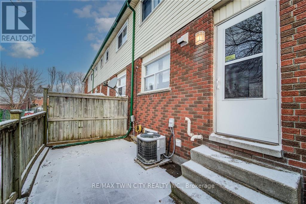 15 - 164 Jansen Avenue, Kitchener, Ontario  N2A 2L7 - Photo 33 - X12688644