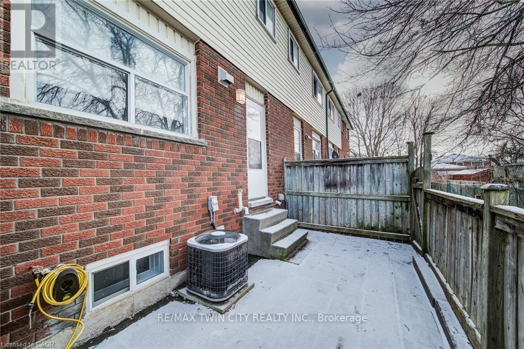 15 - 164 Jansen Avenue, Kitchener, Ontario  N2A 2L7 - Photo 34 - X12688644