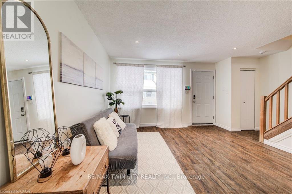 15 - 164 Jansen Avenue, Kitchener, Ontario  N2A 2L7 - Photo 7 - X12688644