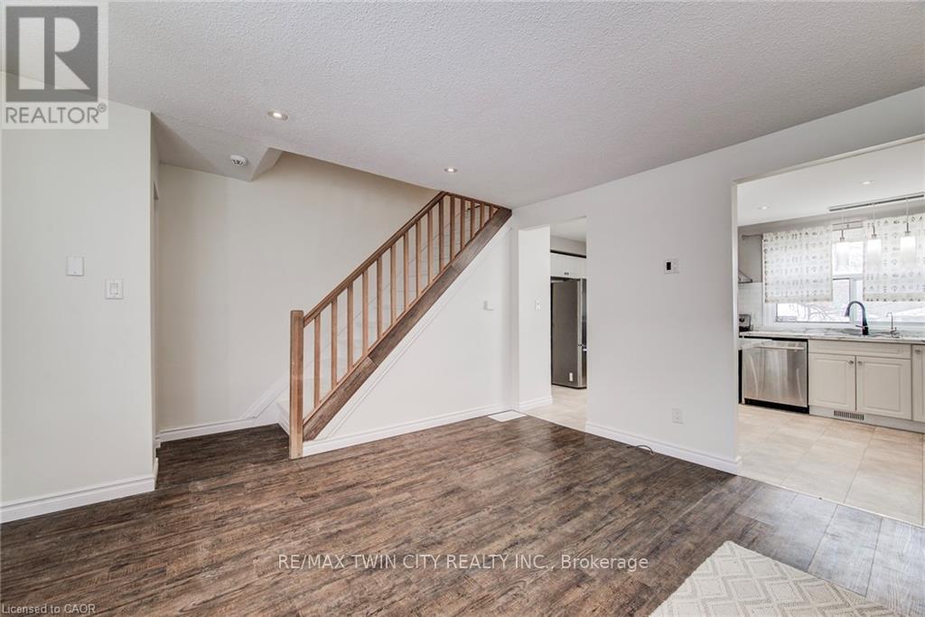 15 - 164 Jansen Avenue, Kitchener, Ontario  N2A 2L7 - Photo 8 - X12688644