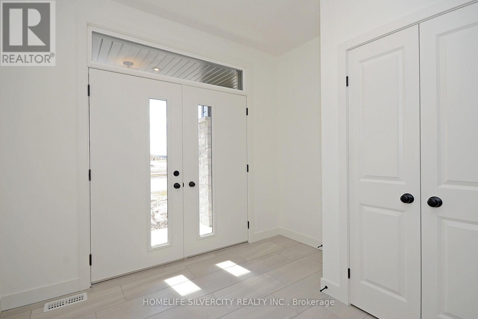 2 Montgomery Way, Ingersoll, Ontario  N5C 0E4 - Photo 3 - X12688862