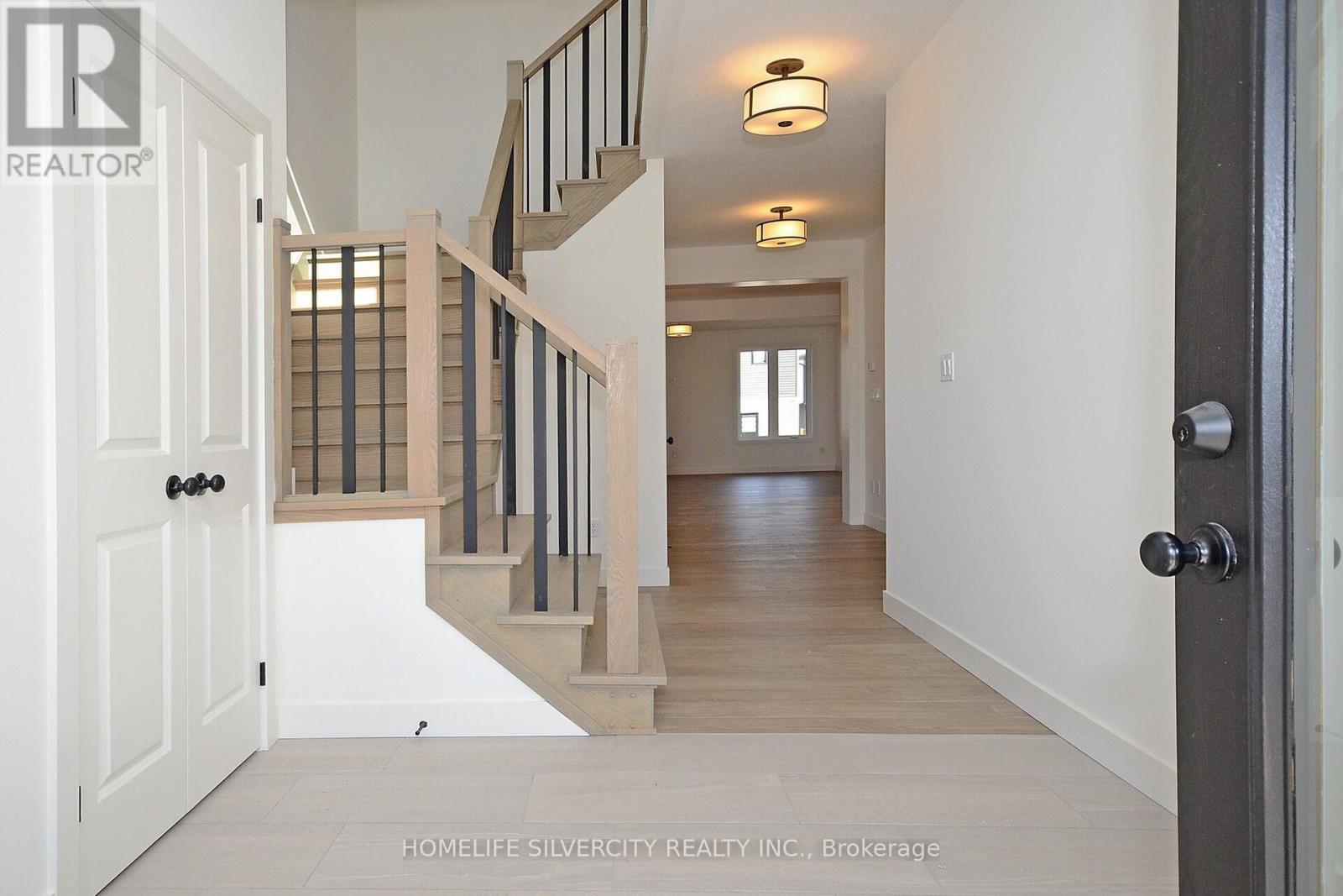 2 Montgomery Way, Ingersoll, Ontario  N5C 0E4 - Photo 4 - X12688862