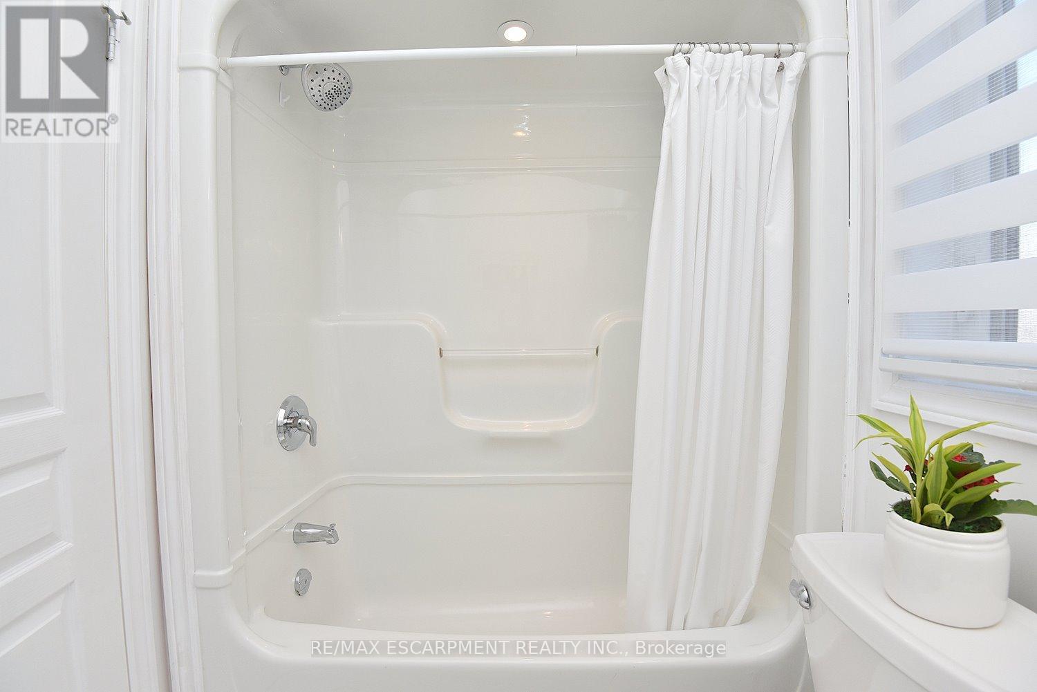 18 - 92 Loretta Drive, Niagara-On-The-Lake, Ontario  L0S 1T0 - Photo 35 - X12688872