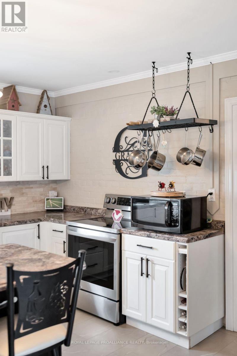 16 Benjamin Street, Belleville, Ontario  K8P 1P7 - Photo 10 - X12689010