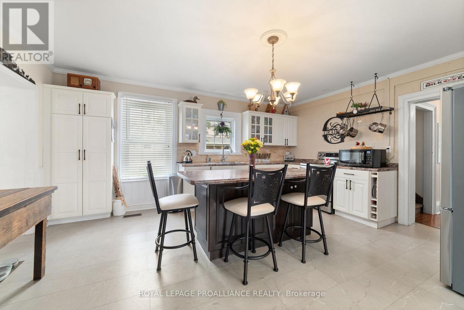 16 Benjamin Street, Belleville, Ontario  K8P 1P7 - Photo 14 - X12689010