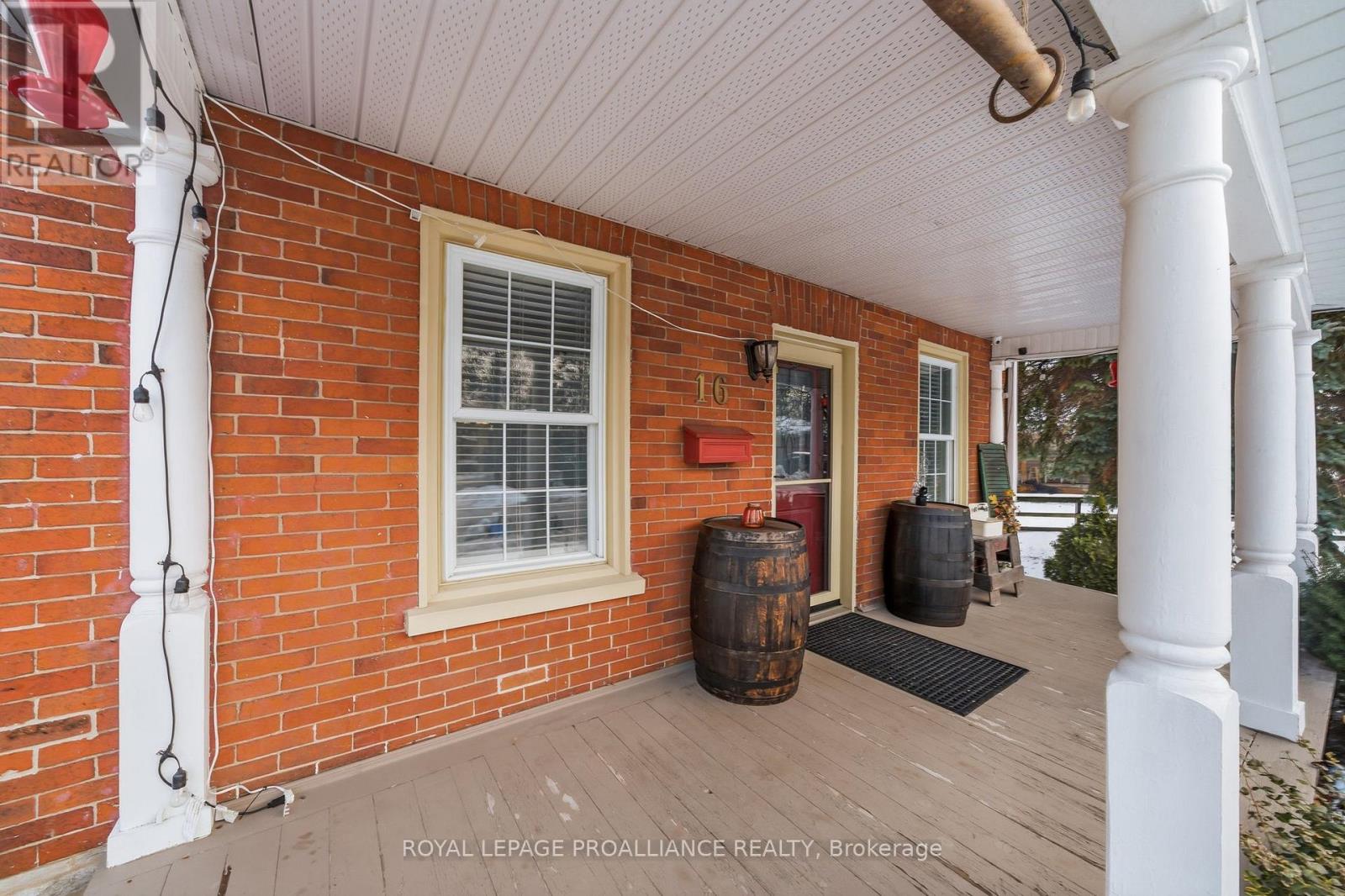 16 Benjamin Street, Belleville, Ontario  K8P 1P7 - Photo 2 - X12689010