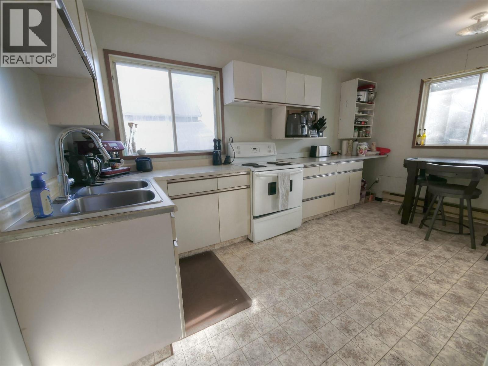 1650 Kootenay Avenue, Rossland, British Columbia  V0G 1Y0 - Photo 3 - 10372358