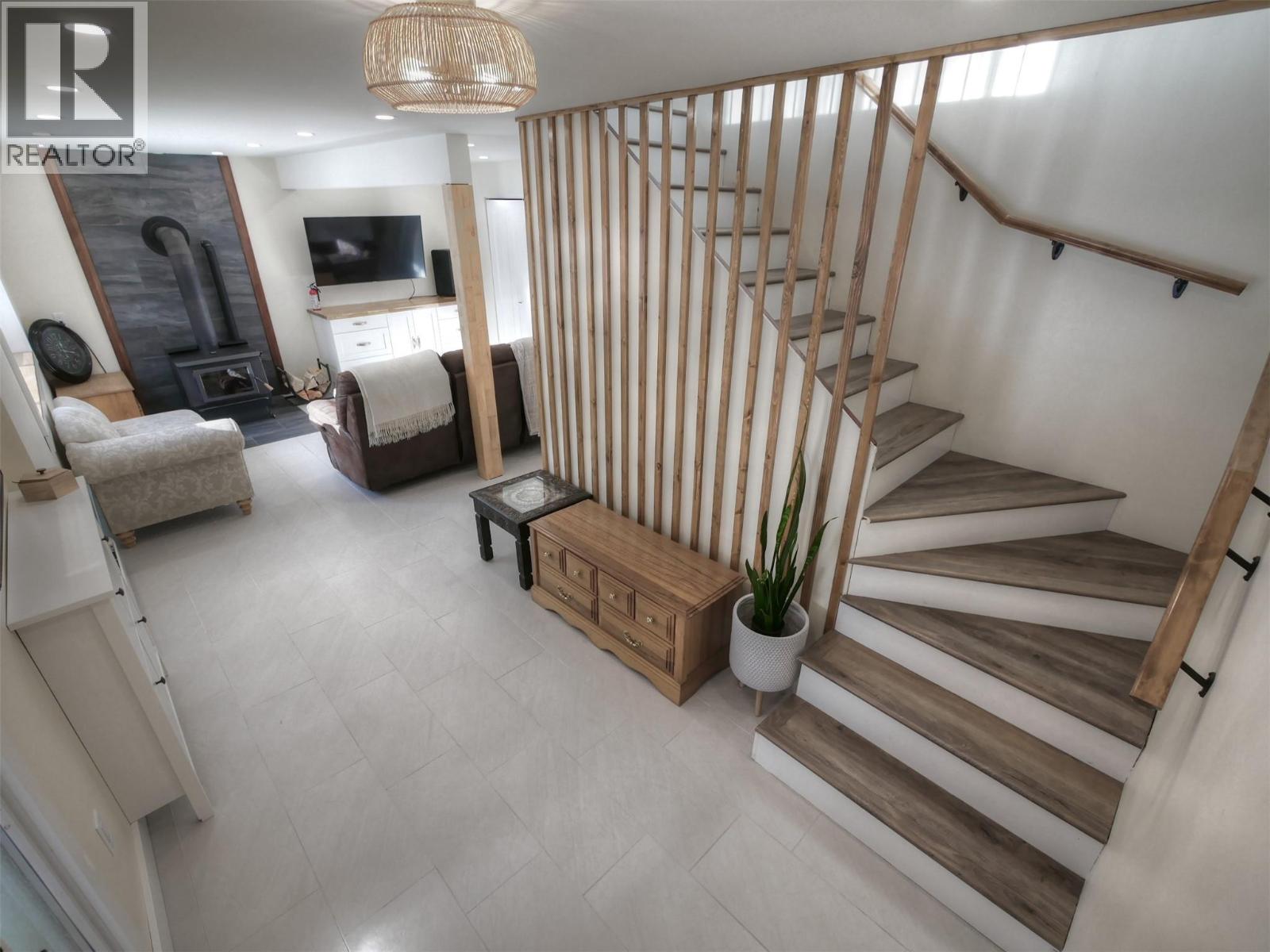 1650 Kootenay Avenue, Rossland, British Columbia  V0G 1Y0 - Photo 11 - 10372358