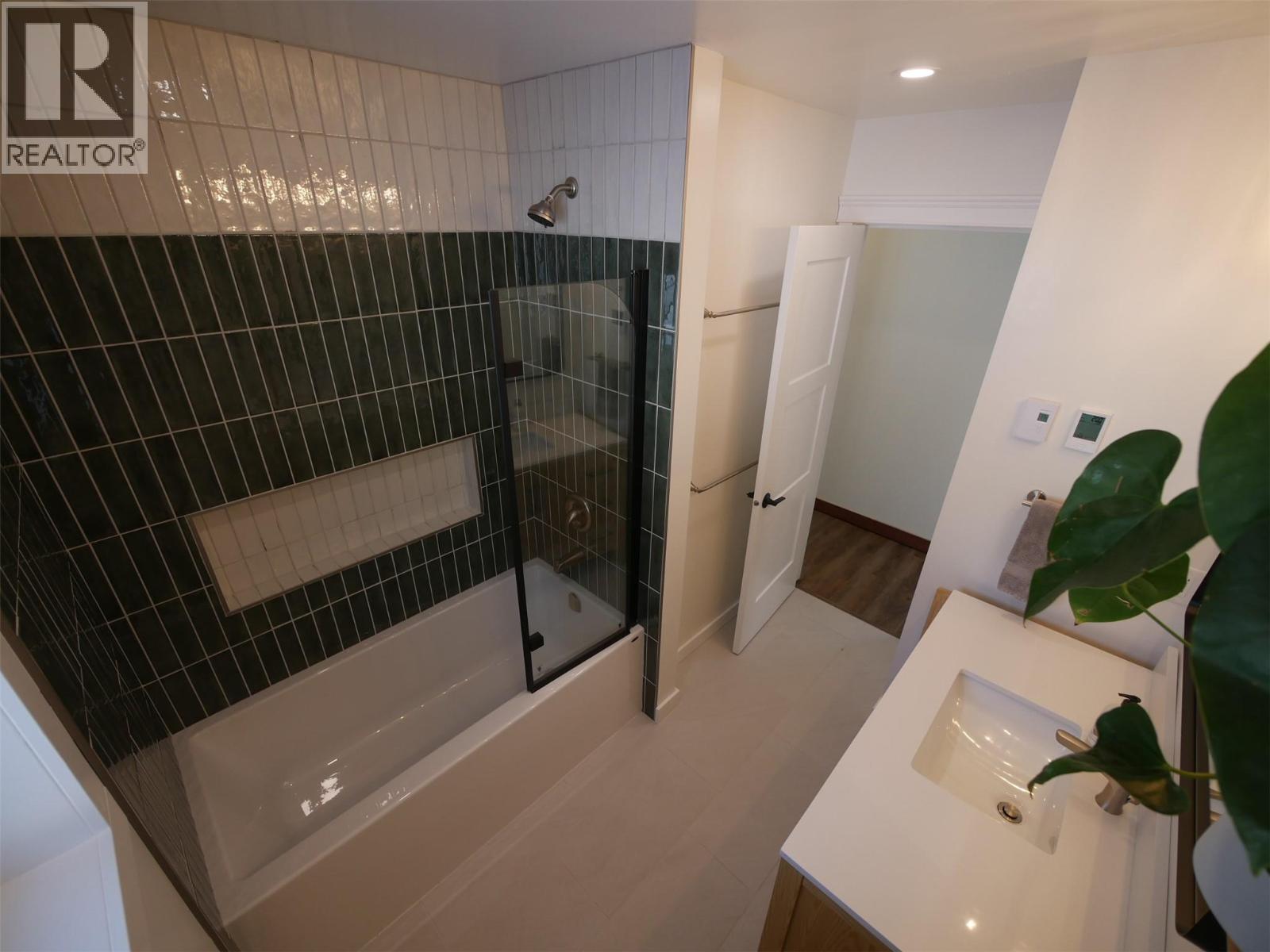 1650 Kootenay Avenue, Rossland, British Columbia  V0G 1Y0 - Photo 14 - 10372358