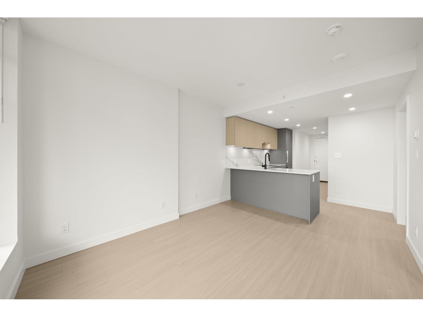 3011 13745 George Junction, Surrey, British Columbia  V3T 4Y3 - Photo 4 - R3078266