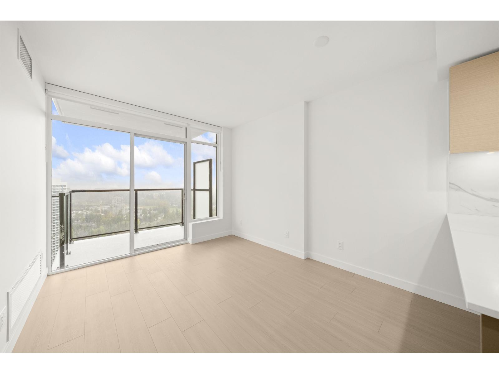 3011 13745 George Junction, Surrey, British Columbia  V3T 4Y3 - Photo 2 - R3078266