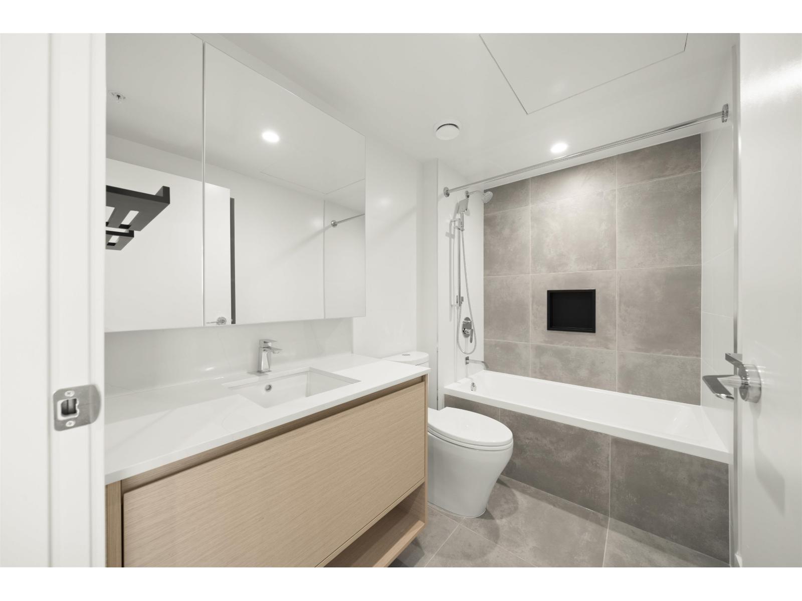 3011 13745 George Junction, Surrey, British Columbia  V3T 4Y3 - Photo 17 - R3078266