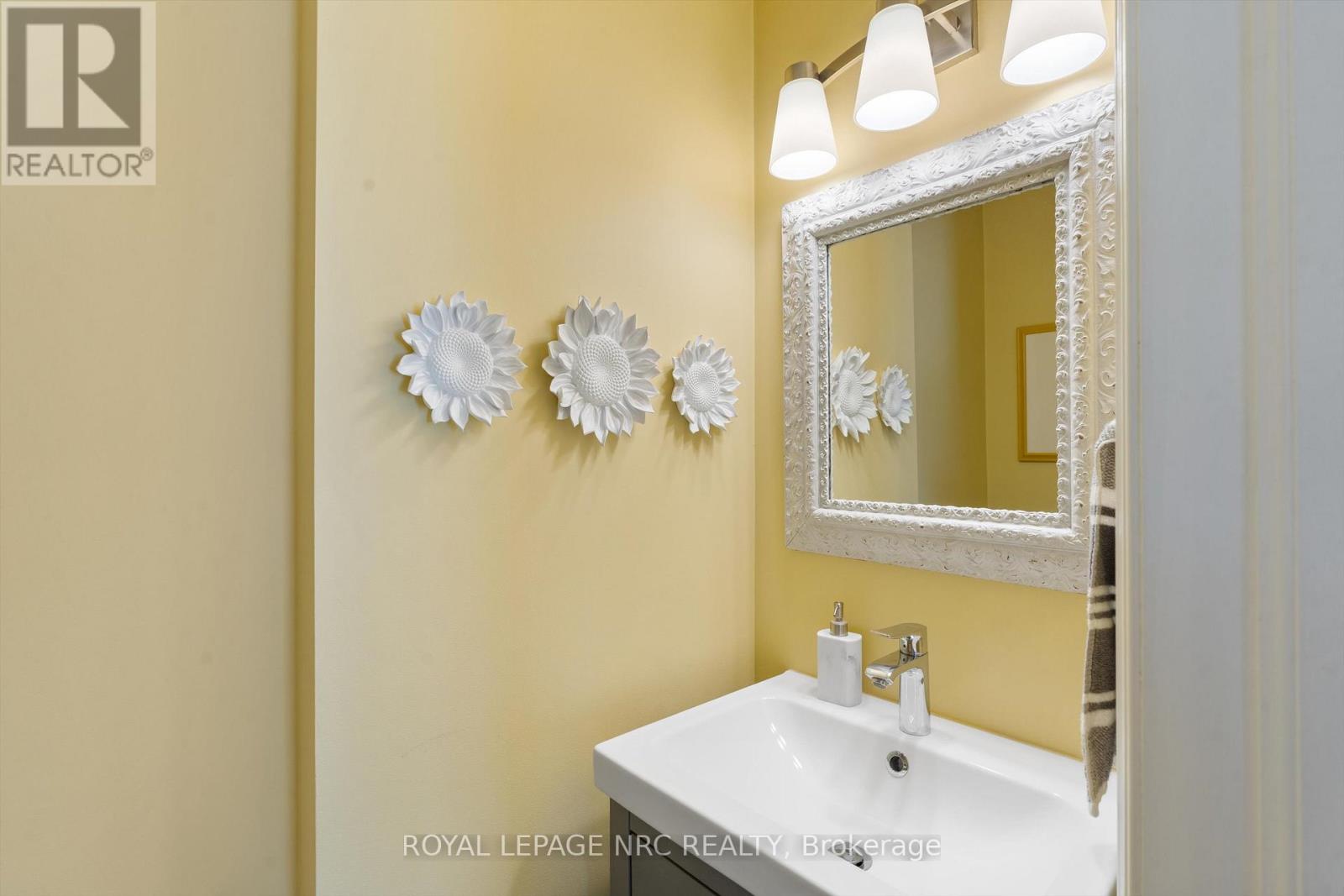 110 St Patrick Street, St. Catharines, Ontario  L2R 1K5 - Photo 5 - X12686076