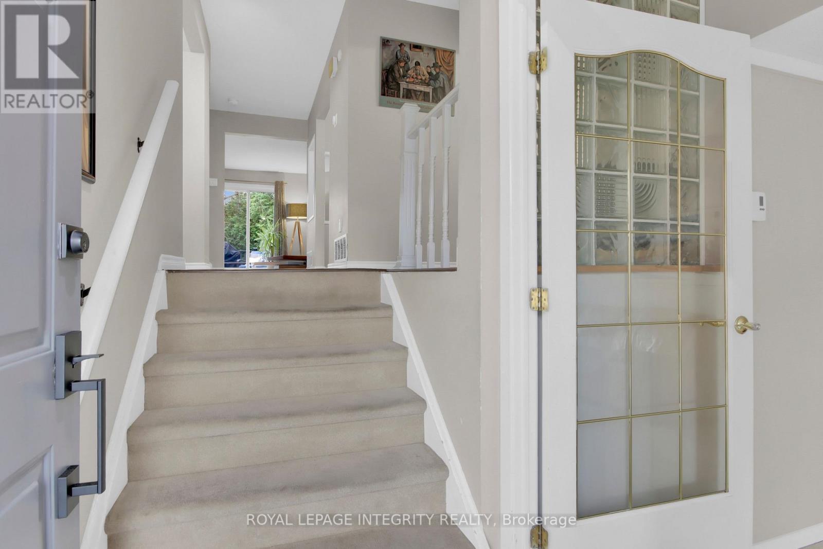 36 Greenboro Crescent, Ottawa, Ontario  K1T 1W5 - Photo 4 - X12688992