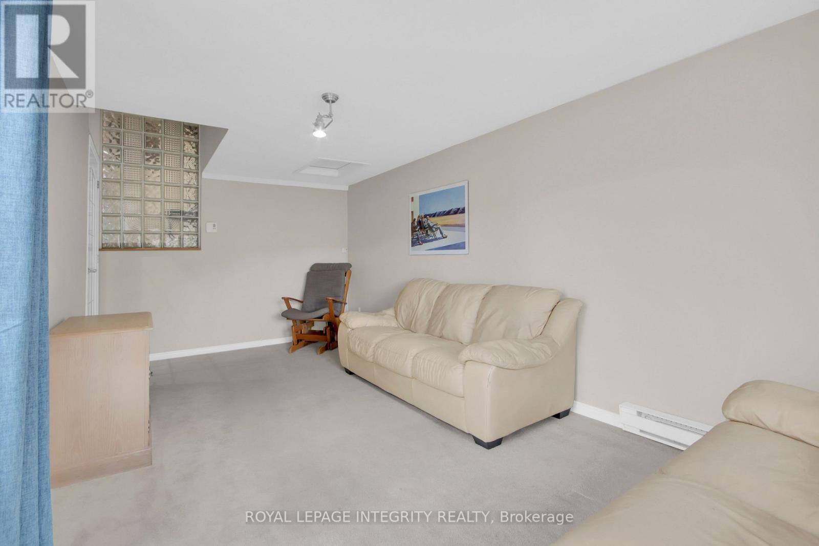 36 Greenboro Crescent, Ottawa, Ontario  K1T 1W5 - Photo 6 - X12688992