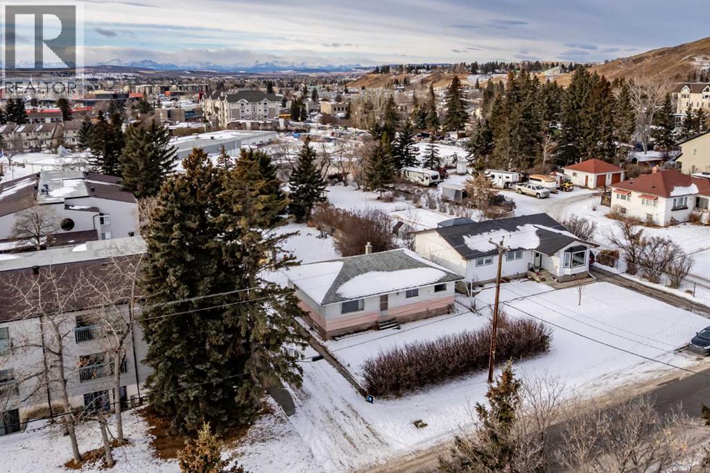 217 Ross Avenue, Cochrane, Alberta  T4C 1C9 - Photo 4 - A2278722