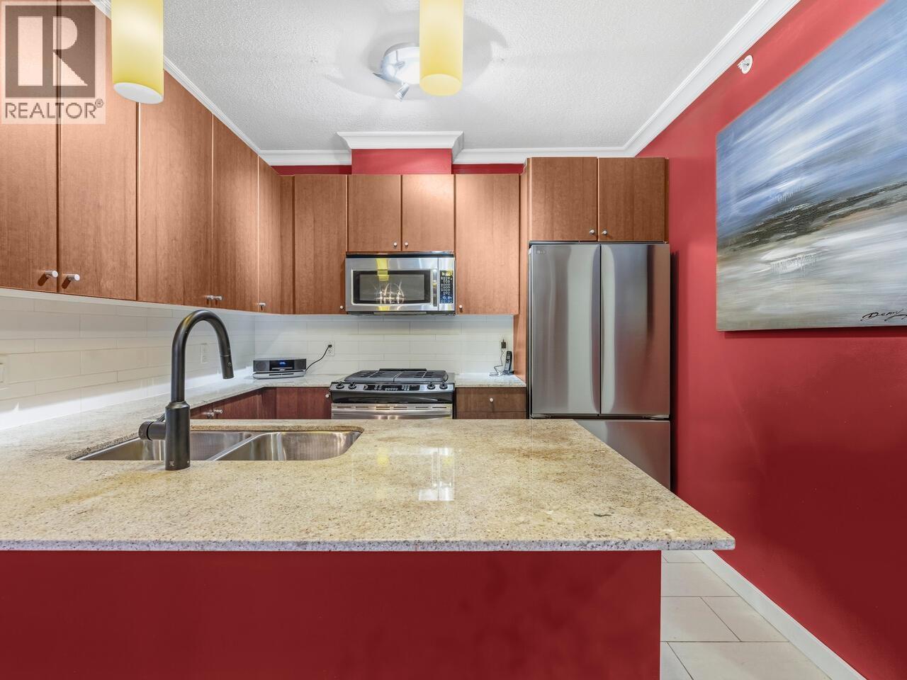 403 280 Ross Drive, New Westminster, British Columbia  V3L 0C2 - Photo 4 - R3078404