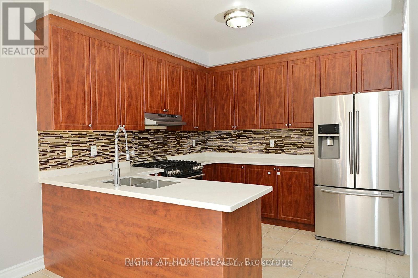 15 Krakow Street, Brampton, Ontario  L6Y 0K9 - Photo 2 - W12686860