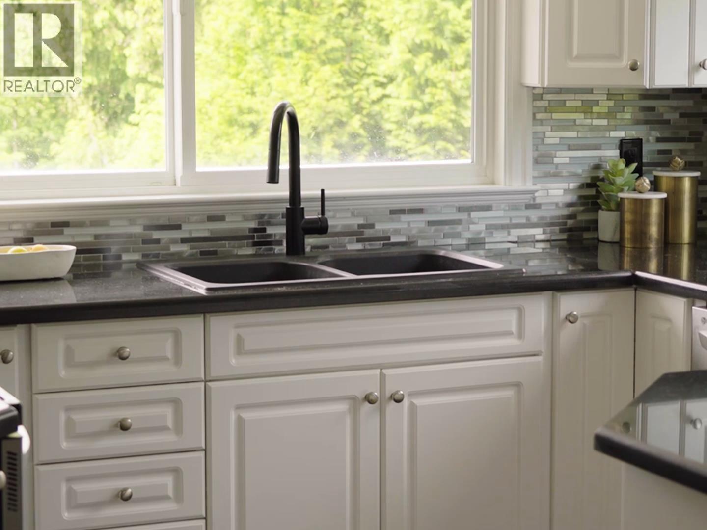 3222 Mariner Way, Coquitlam, British Columbia  V3C 4K7 - Photo 9 - R3078450