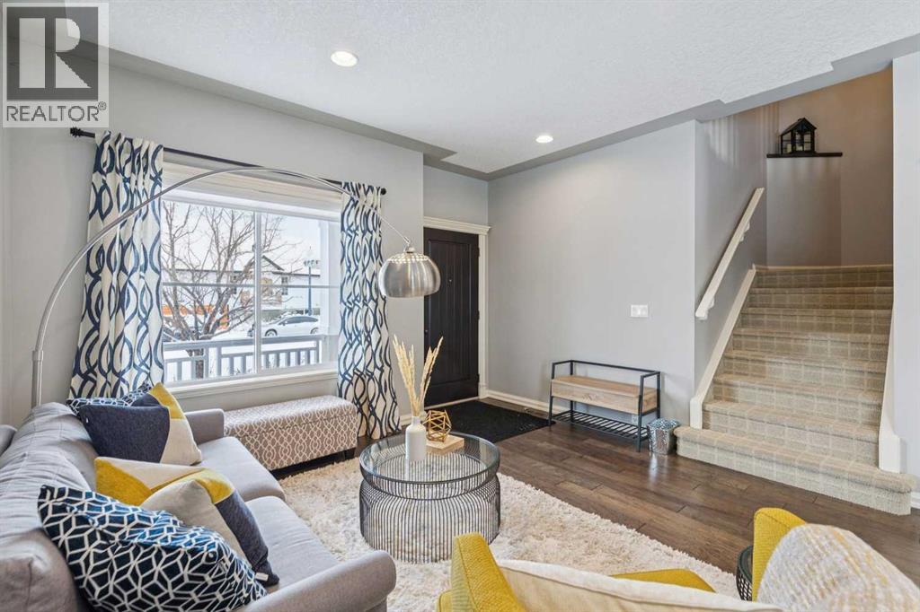 104 Strathridge Place Sw, Calgary, Alberta  T3H 4J1 - Photo 5 - A2270016