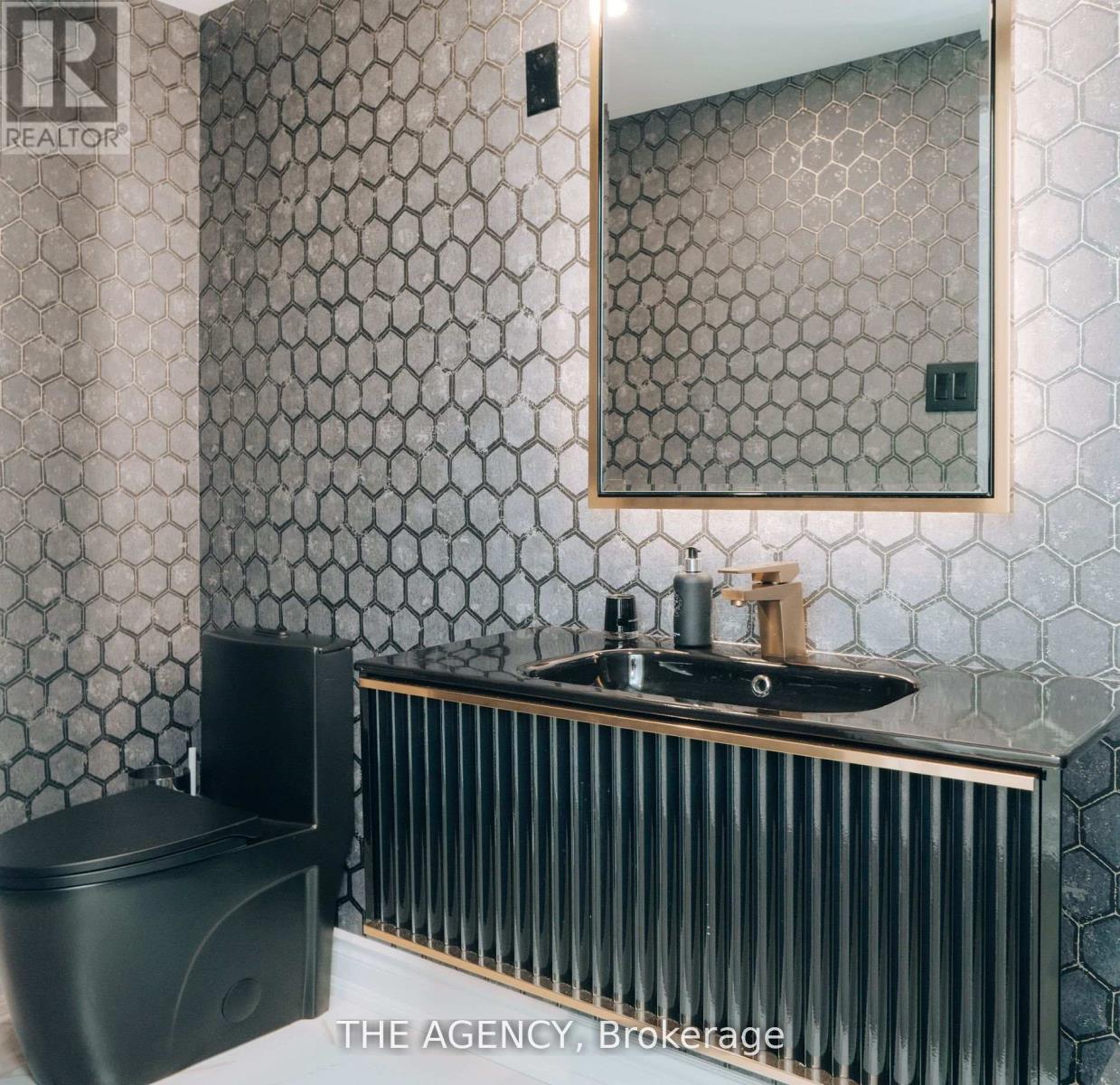 7 Shady Oaks Crescent, Toronto, Ontario  M3C 2L4 - Photo 24 - C12688916