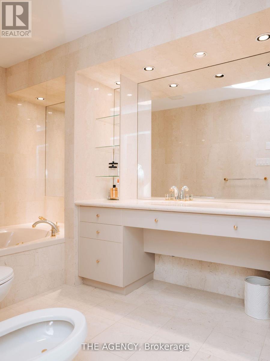 7 Shady Oaks Crescent, Toronto, Ontario  M3C 2L4 - Photo 27 - C12688916