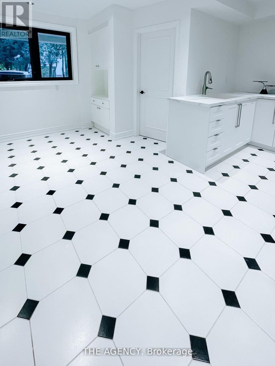 7 Shady Oaks Crescent, Toronto, Ontario  M3C 2L4 - Photo 35 - C12688916