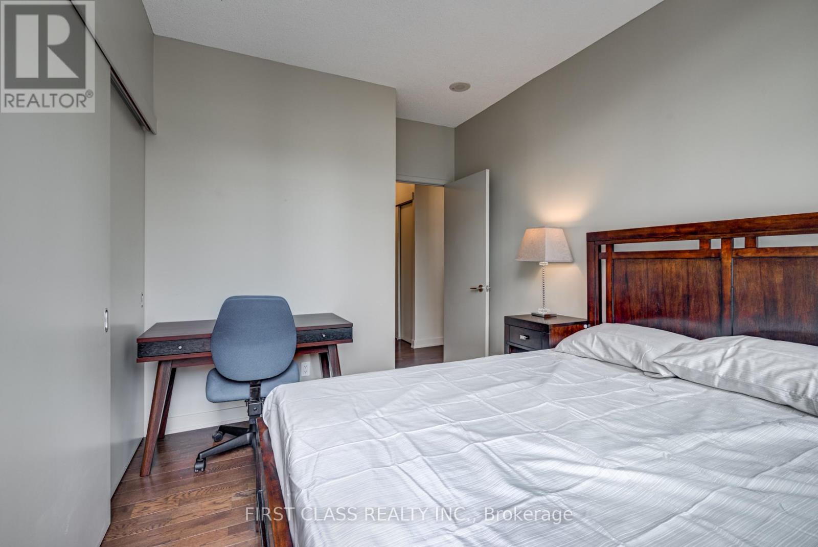 1504 - 126 Simcoe Street, Toronto, Ontario  M5H 4E6 - Photo 15 - C12688942