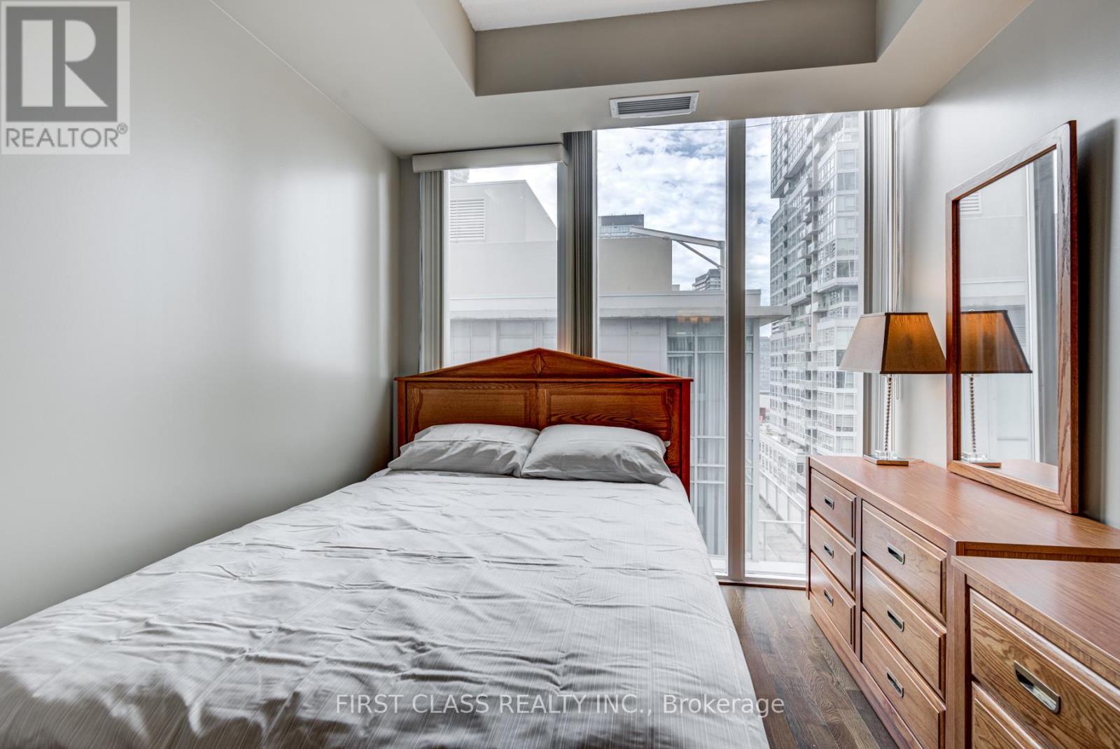 1504 - 126 Simcoe Street, Toronto, Ontario  M5H 4E6 - Photo 16 - C12688942