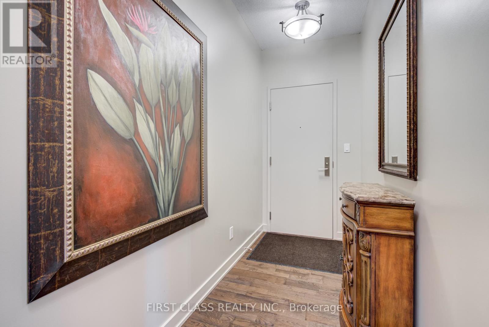 1504 - 126 Simcoe Street, Toronto, Ontario  M5H 4E6 - Photo 2 - C12688942