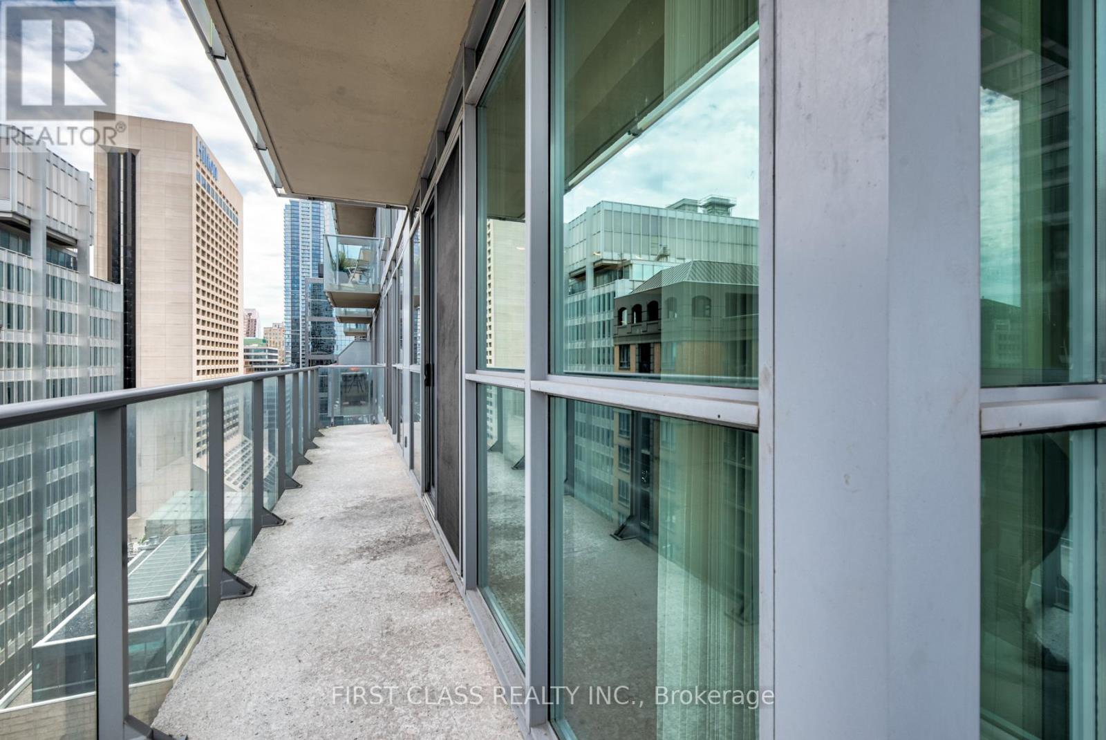 1504 - 126 Simcoe Street, Toronto, Ontario  M5H 4E6 - Photo 21 - C12688942