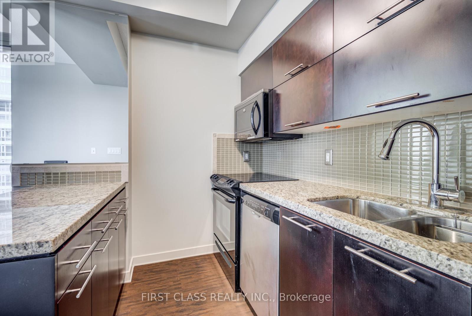 1504 - 126 Simcoe Street, Toronto, Ontario  M5H 4E6 - Photo 4 - C12688942