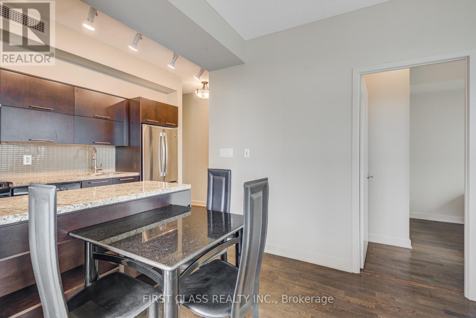 1504 - 126 Simcoe Street, Toronto, Ontario  M5H 4E6 - Photo 7 - C12688942