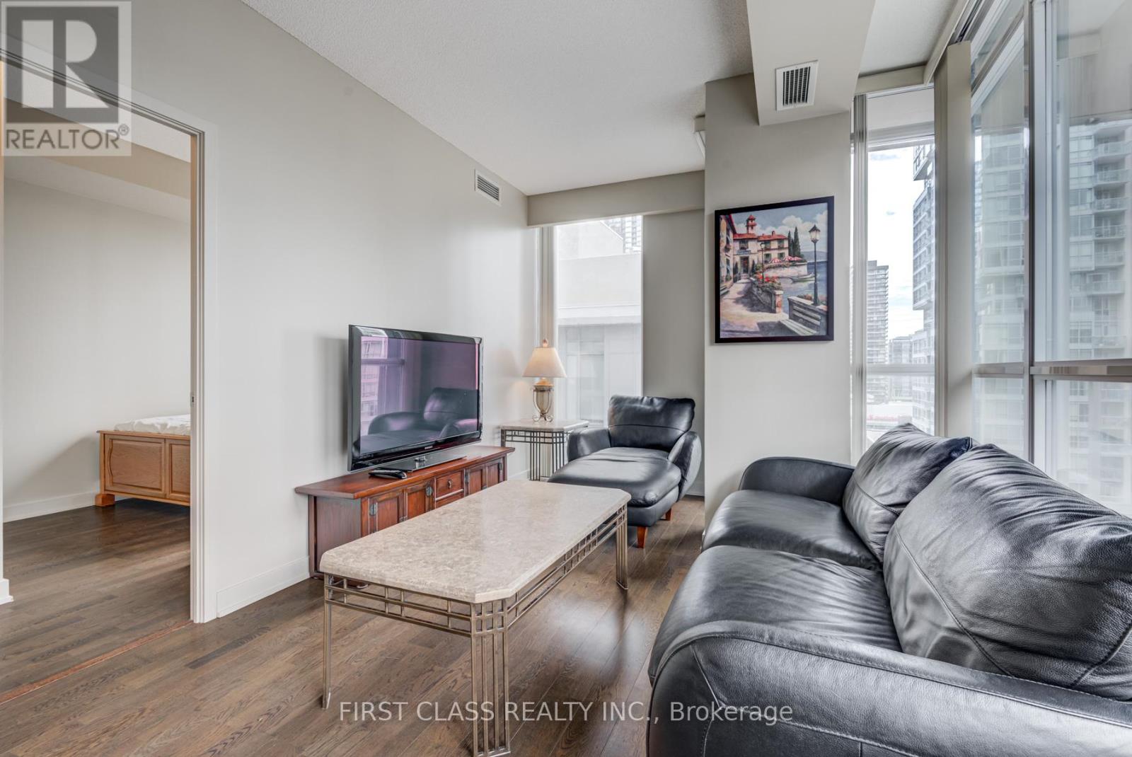 1504 - 126 Simcoe Street, Toronto, Ontario  M5H 4E6 - Photo 8 - C12688942