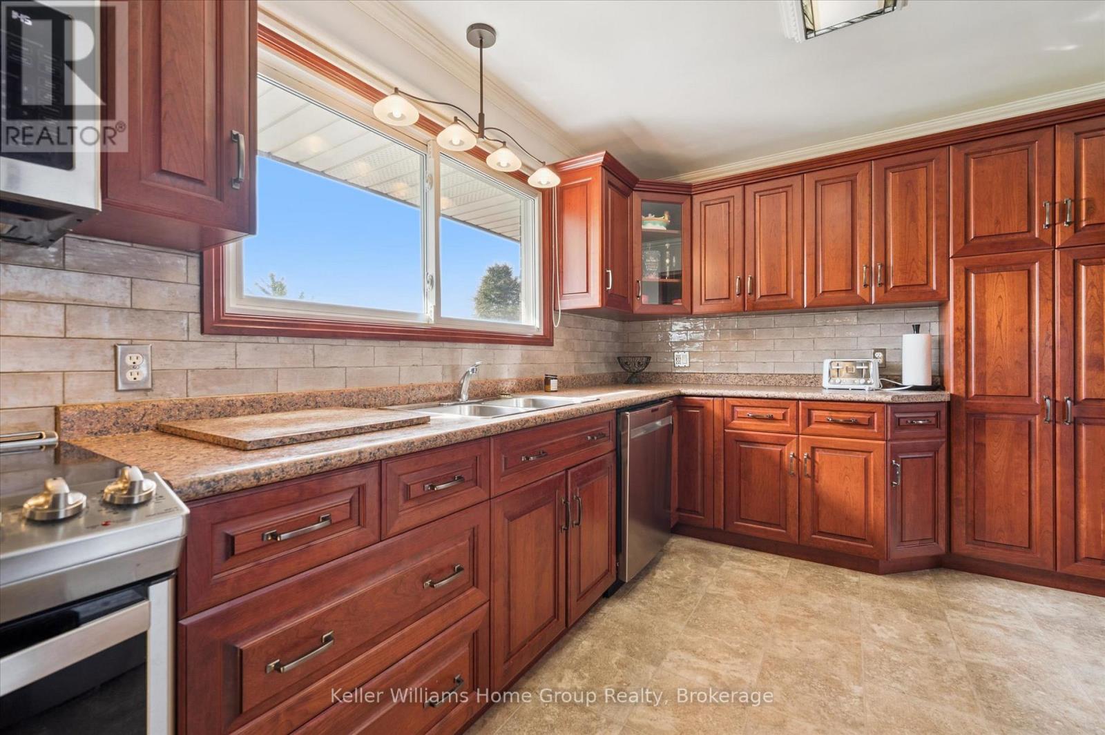 5 Bergin Avenue, Centre Wellington (Fergus), Ontario  N1M 1A7 - Photo 17 - X12469894