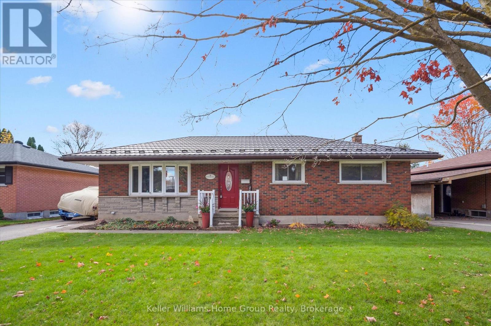 5 Bergin Avenue, Centre Wellington (Fergus), Ontario  N1M 1A7 - Photo 2 - X12469894