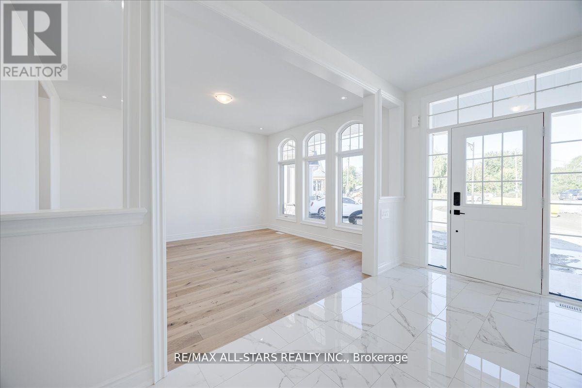 59 Stadacona Avenue, Georgina, Ontario  L0E 1R0 - Photo 2 - N12689026