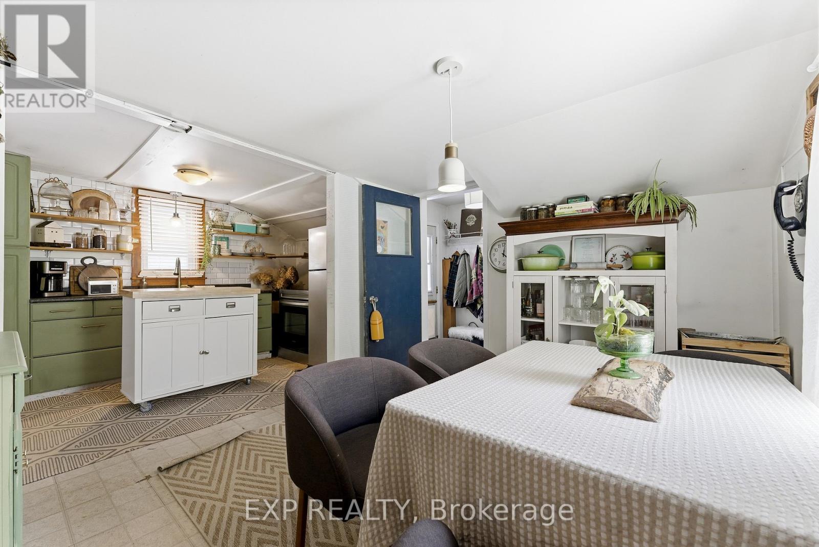 41 Lake Street, Prince Edward County, Ontario  K0K 2T0 - Photo 13 - X12684368