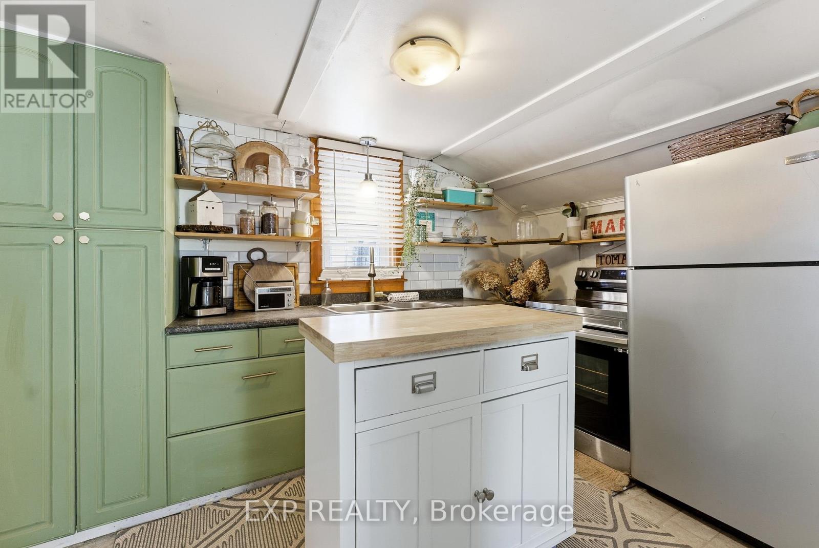 41 Lake Street, Prince Edward County, Ontario  K0K 2T0 - Photo 10 - X12684368