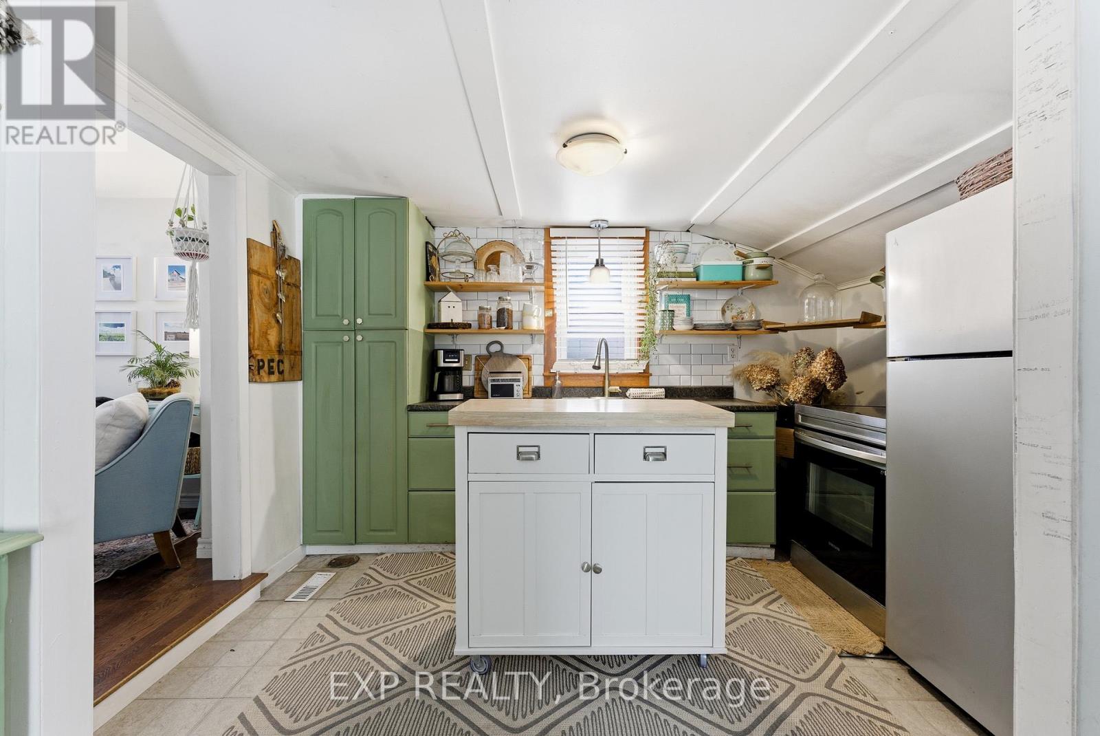 41 Lake Street, Prince Edward County, Ontario  K0K 2T0 - Photo 9 - X12684368