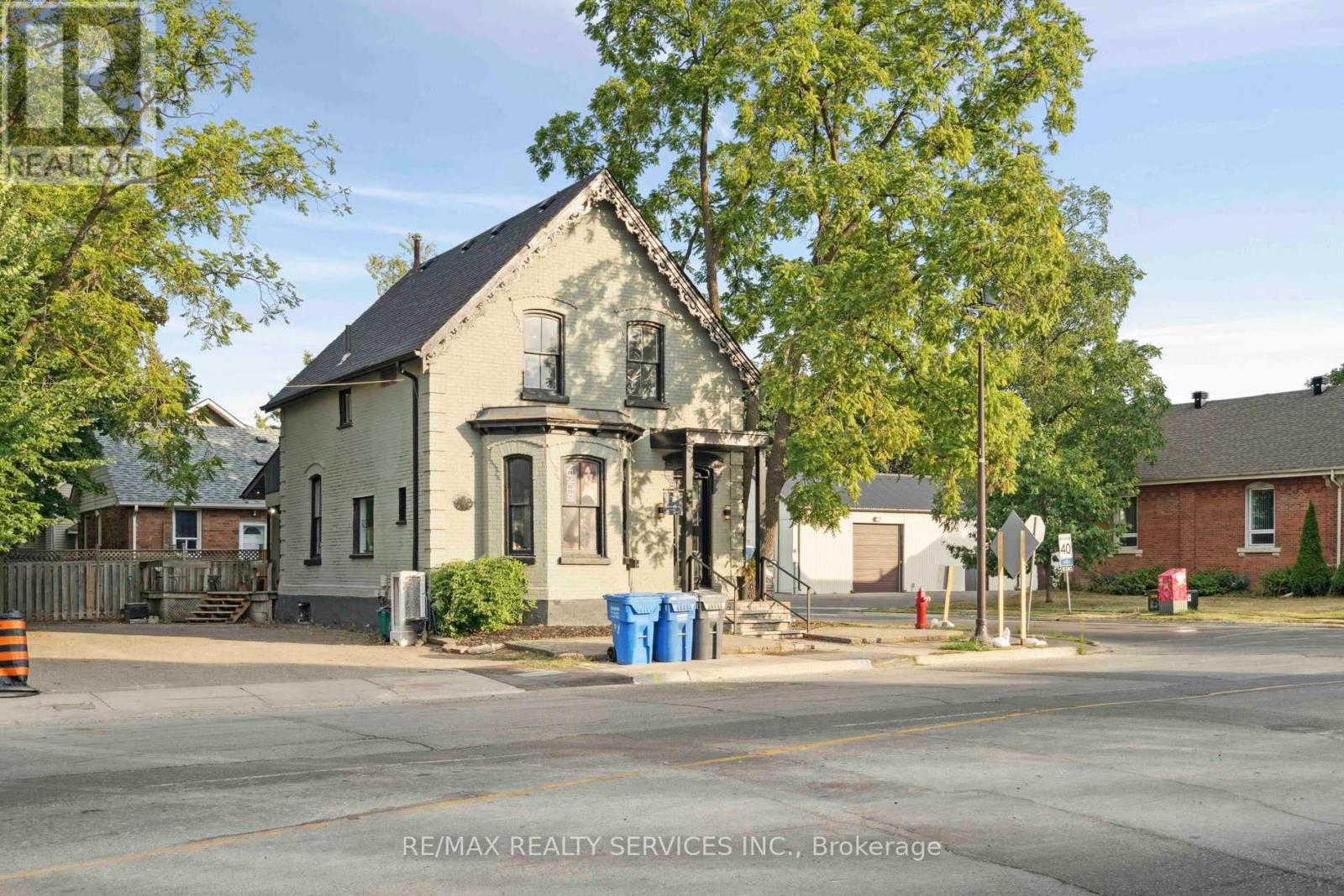 127 Queen Street W, Brampton, Ontario  L6Y 1M3 - Photo 2 - W12688906