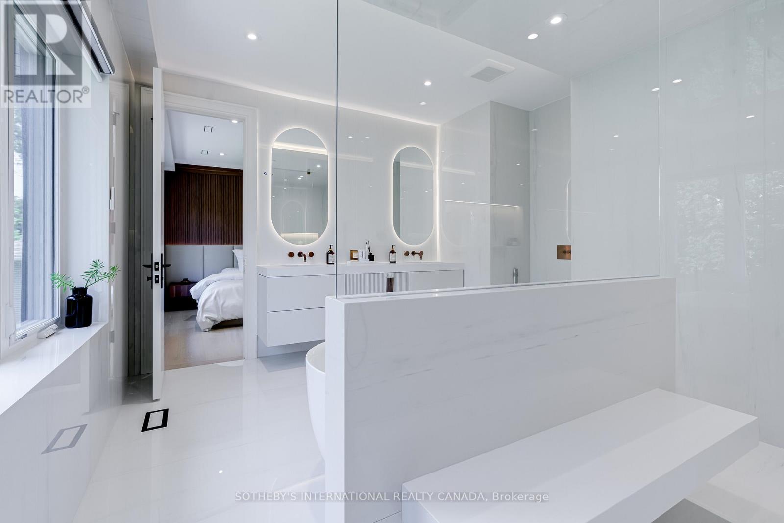 11 Sherin Court, Toronto, Ontario  M9P 2J7 - Photo 11 - W12688928