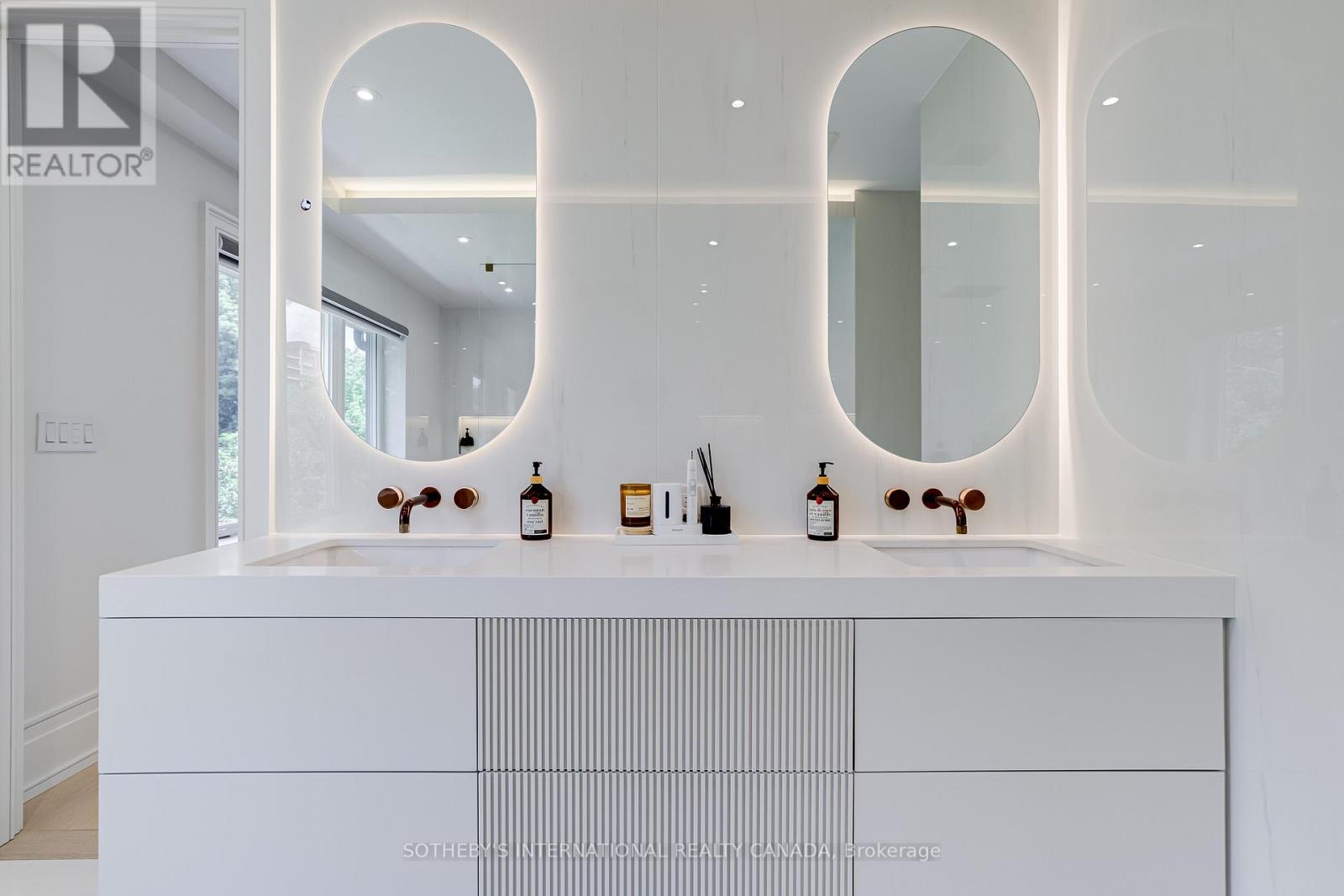 11 Sherin Court, Toronto, Ontario  M9P 2J7 - Photo 12 - W12688928