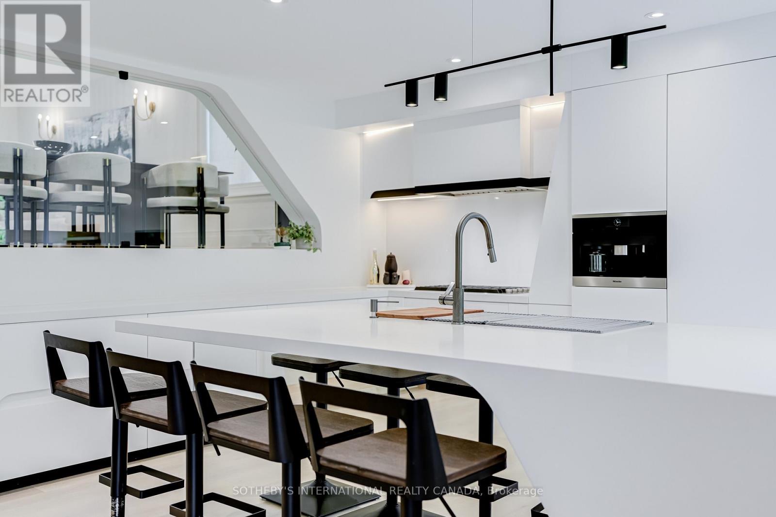 11 Sherin Court, Toronto, Ontario  M9P 2J7 - Photo 17 - W12688928