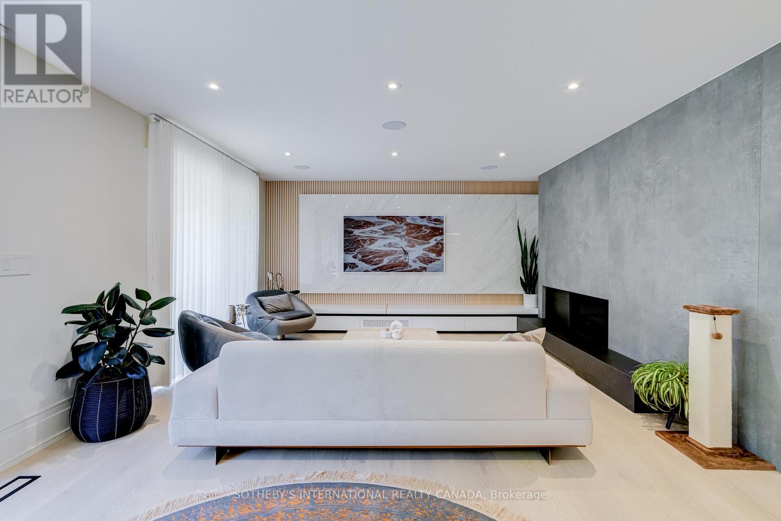 11 Sherin Court, Toronto, Ontario  M9P 2J7 - Photo 2 - W12688928