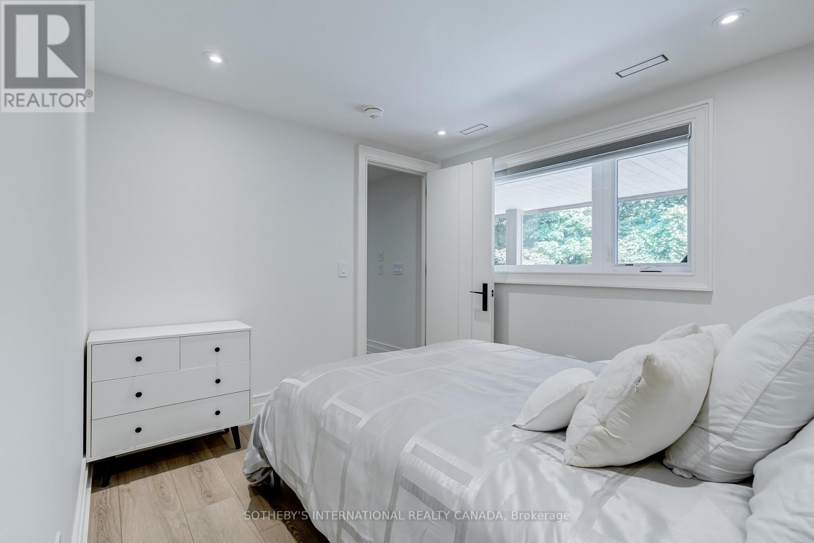 11 Sherin Court, Toronto, Ontario  M9P 2J7 - Photo 30 - W12688928