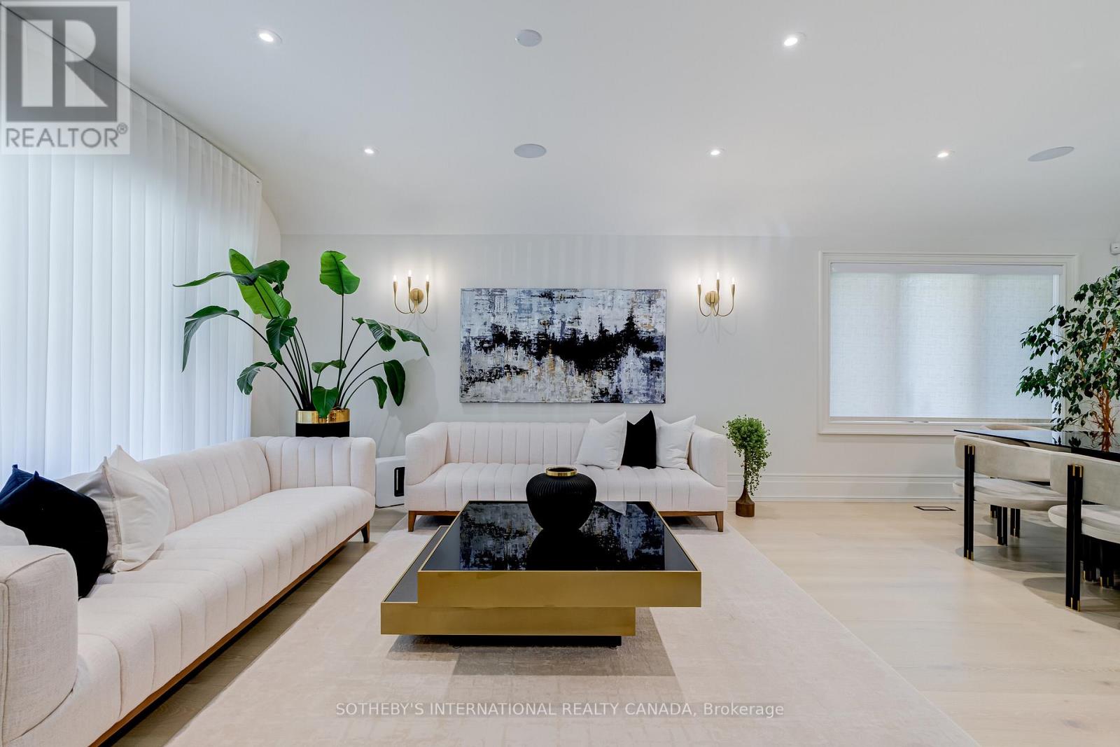 11 Sherin Court, Toronto, Ontario  M9P 2J7 - Photo 4 - W12688928