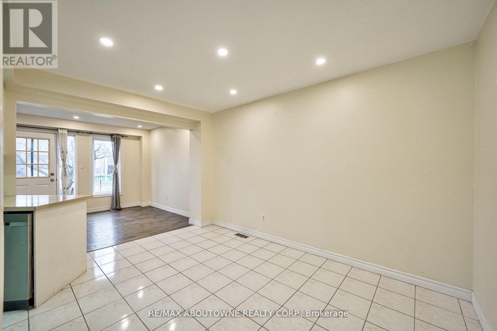 59 - 455 Apache Court E, Mississauga, Ontario  L4Z 3W8 - Photo 5 - W12688946