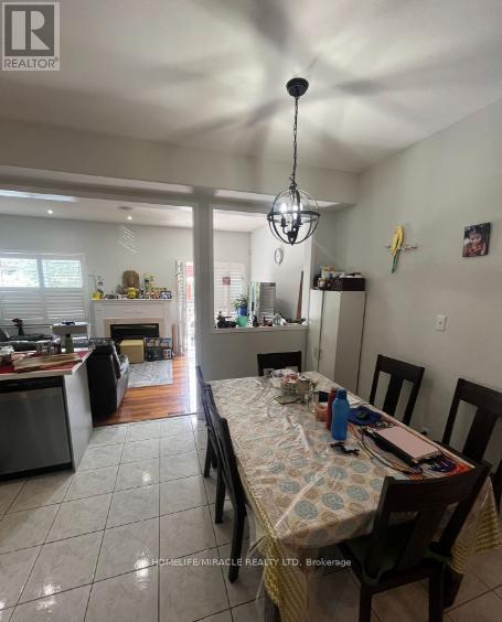 6912 Buttle Station Place, Mississauga, Ontario  L5W 1B8 - Photo 4 - W12688952